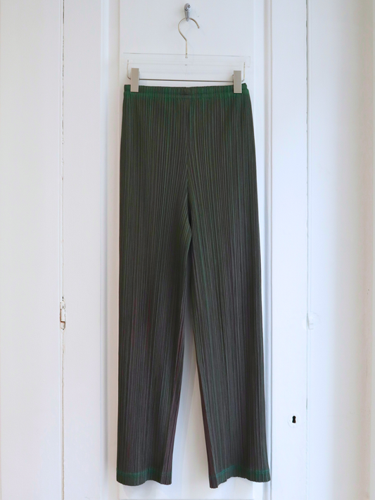 PLEATS PLEASE