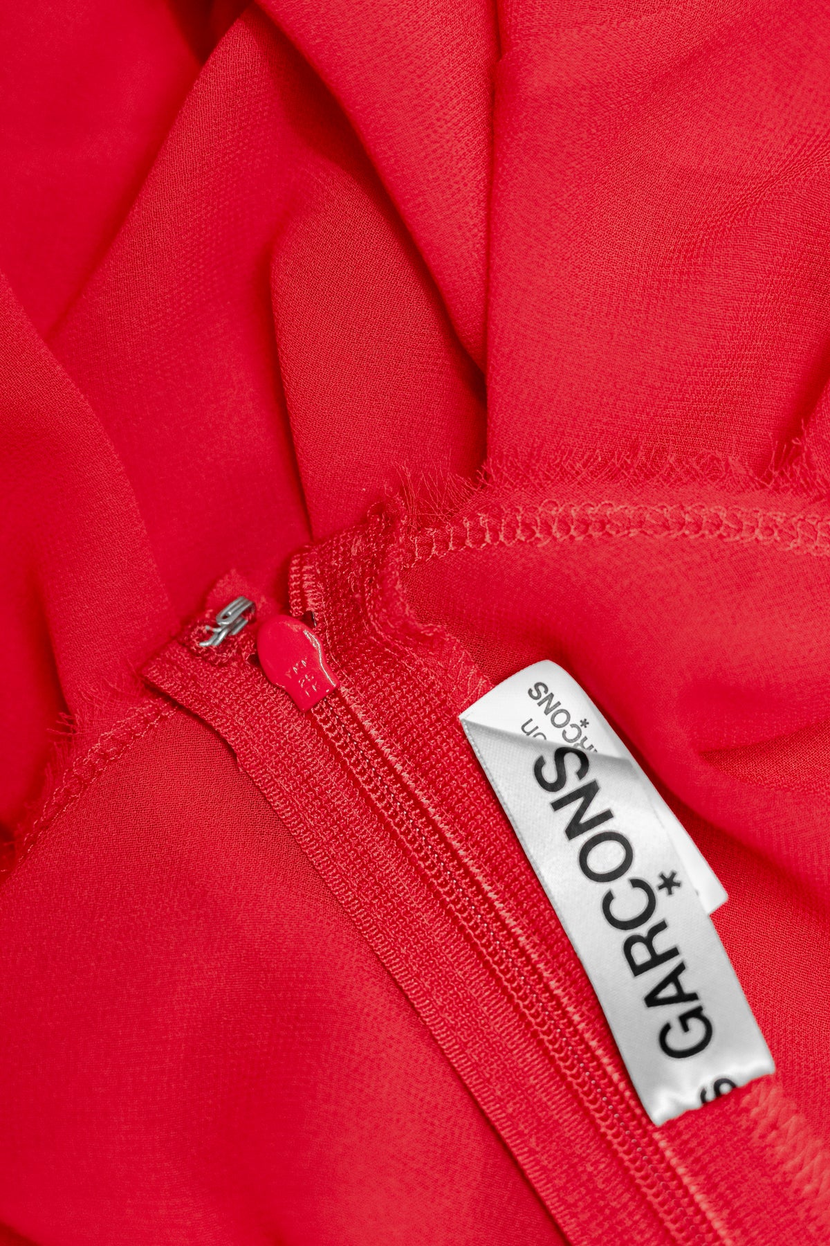 COMME des GARÇONS
