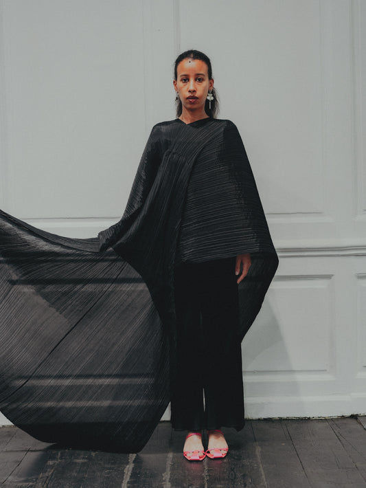 PLEATS PLEASE